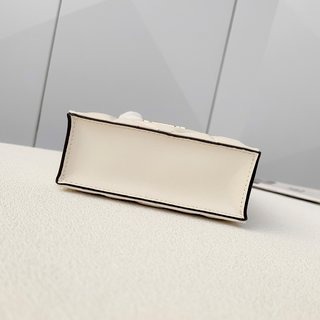 Mini Tote  小琴谱包 整体色系都是非常适合炎炎夏日 包型是简约的琴谱包 搭配的肩带可以斜挎-細節圖5