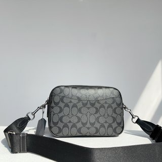 Elias Crossbody 邮差相机包 肩带可拆卸 可调节  经典老花logo  简约大气的款式 经典的碳黑色-細節圖7