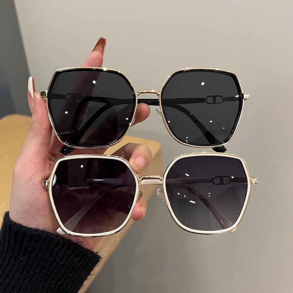 新款 2025 時尚 贈送眼鏡盒 墨鏡女 高級感 顯臉小 防紫外線 太陽眼鏡 潮流 復古 開車  海邊 贈送眼鏡盒!-細節圖4