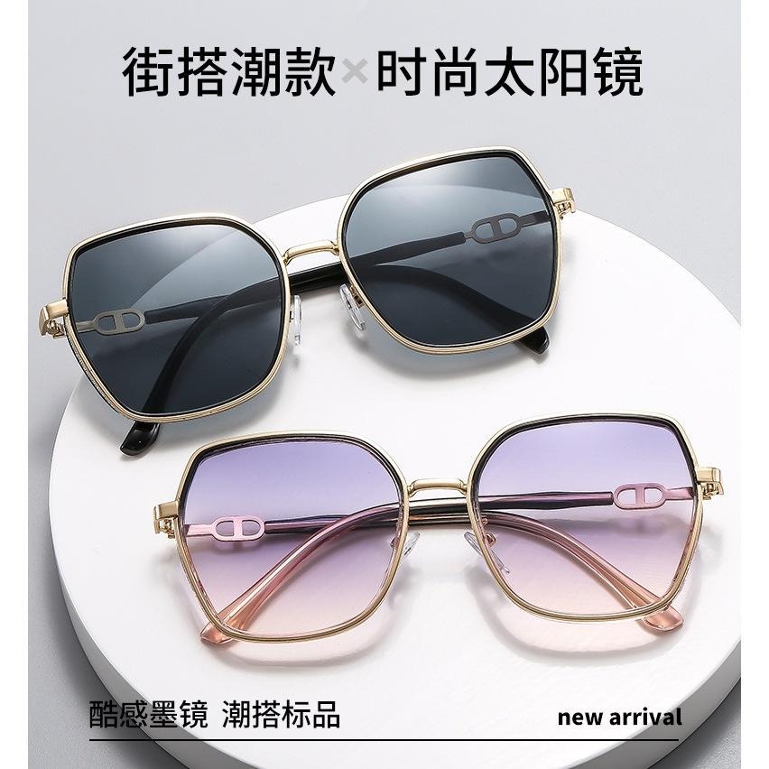 新款 2025 時尚 贈送眼鏡盒 墨鏡女 高級感 顯臉小 防紫外線 太陽眼鏡 潮流 復古 開車  海邊 贈送眼鏡盒!-細節圖5