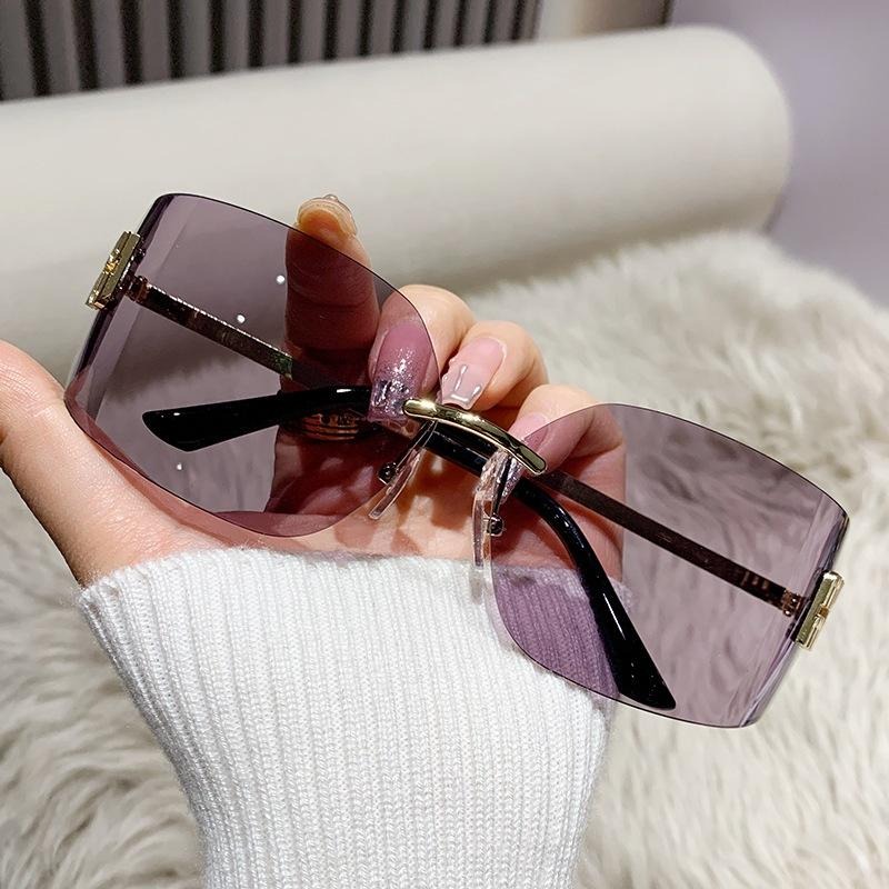 新款 2025 贈送眼鏡盒 凹造型 時尚 甜酷辣妹 金屬無框 太陽眼鏡 墨鏡女 高級感 防紫外線 海邊 贈送眼鏡盒!-細節圖5