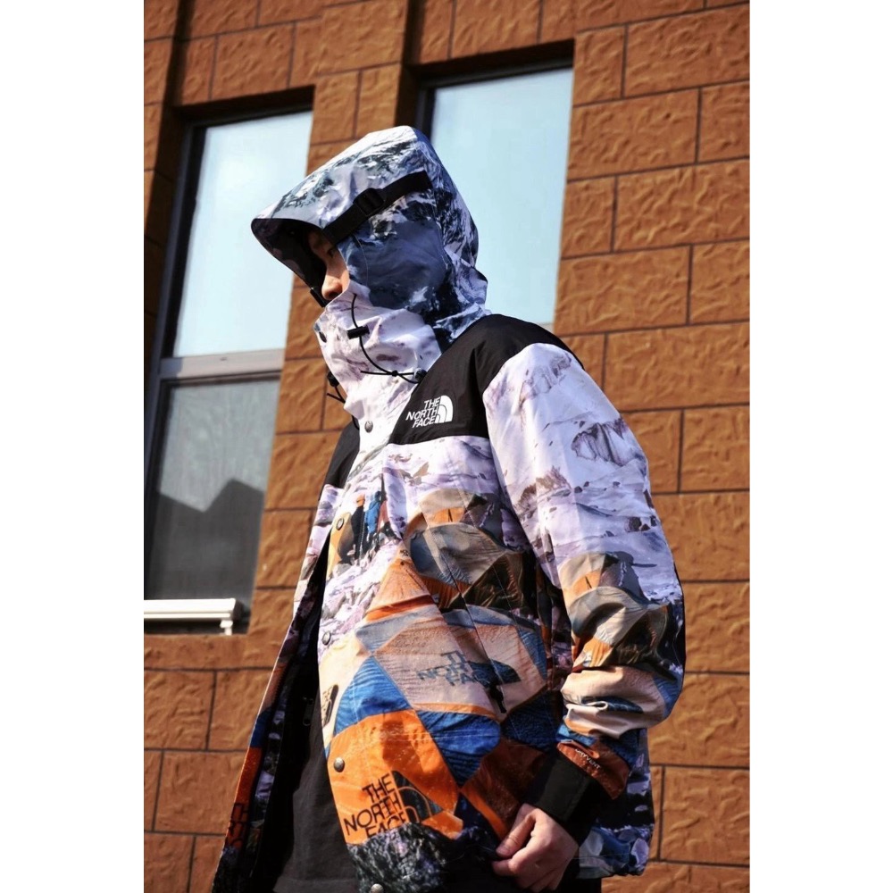 INVINCIBLE X THE NORTH FACE NUPTSE JACKET 衝鋒衣-細節圖3