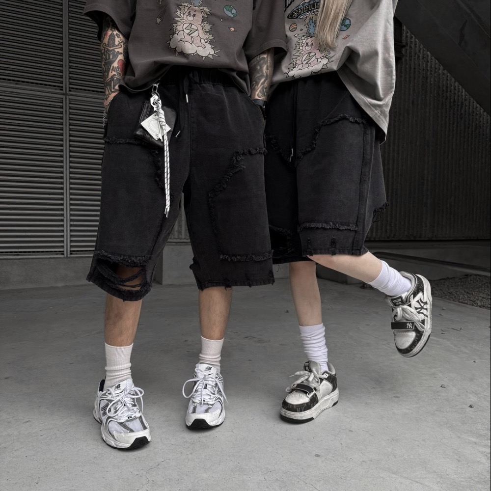 現貨 男女不拘黑系破壞七分牛仔報童褲-細節圖2