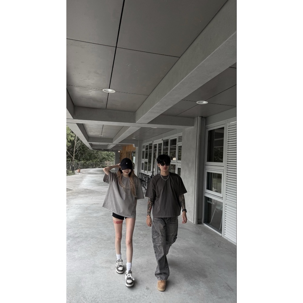 短寬版型重水洗素色百搭短TEE  顏色:深灰色/淺灰色-細節圖3