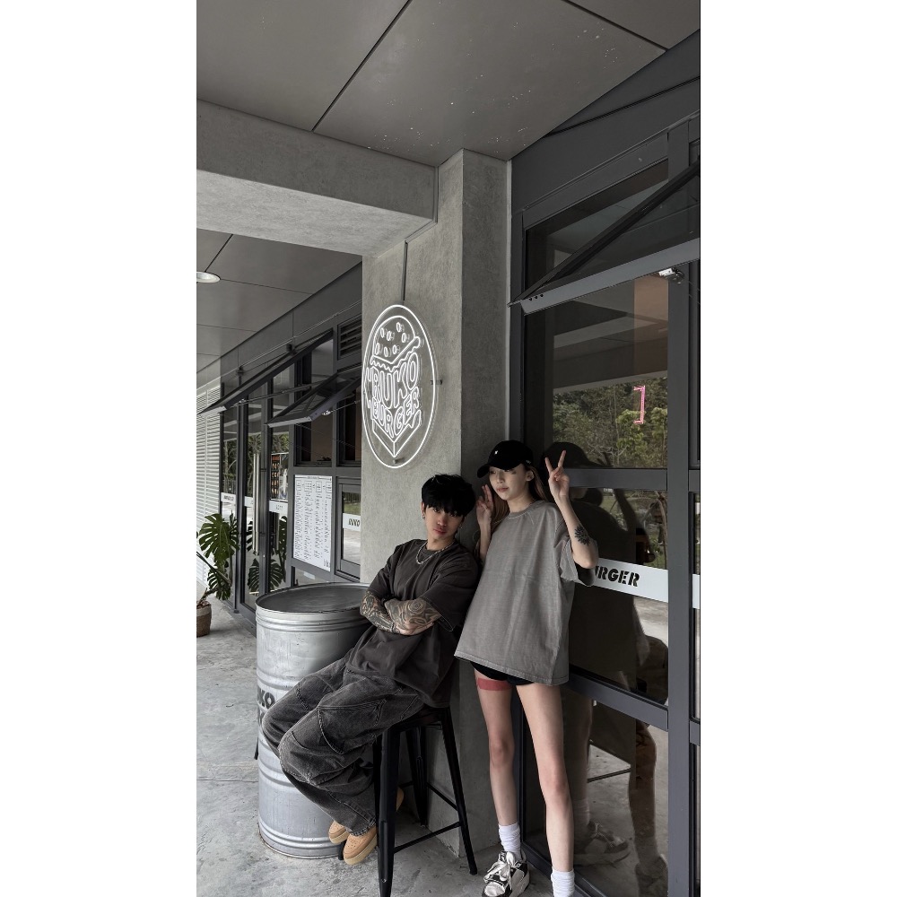 短寬版型重水洗素色百搭短TEE  顏色:深灰色/淺灰色-細節圖7