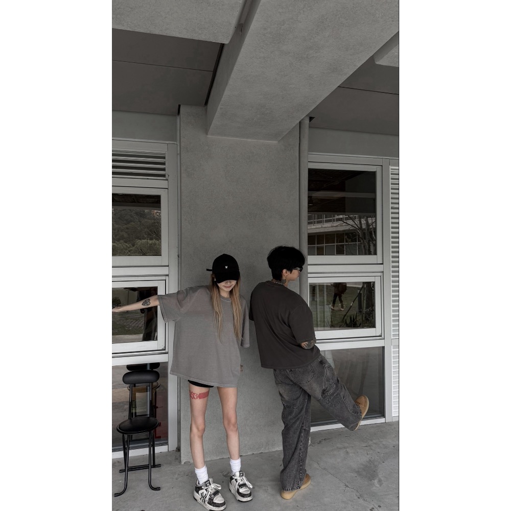 短寬版型重水洗素色百搭短TEE  顏色:深灰色/淺灰色-細節圖8