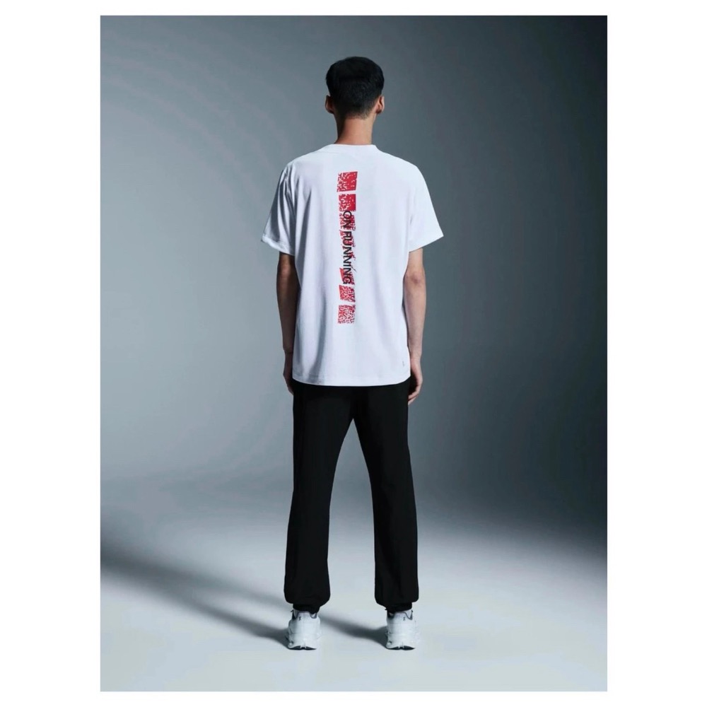 on 男女同款 Train-T 圖形印花梭織T恤短袖-細節圖3