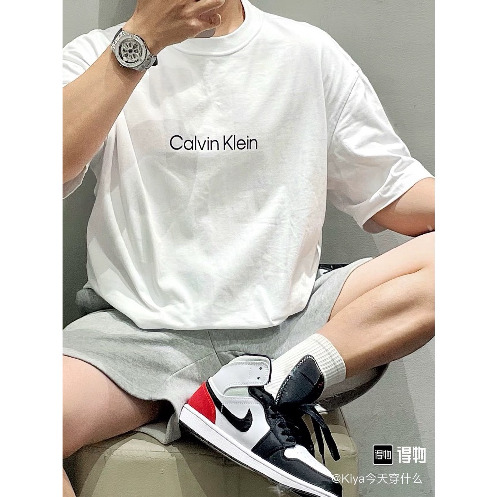 Calvin Klein  CK 純色小字母男女情侶基礎百搭款休閒圓領短袖T恤-細節圖2