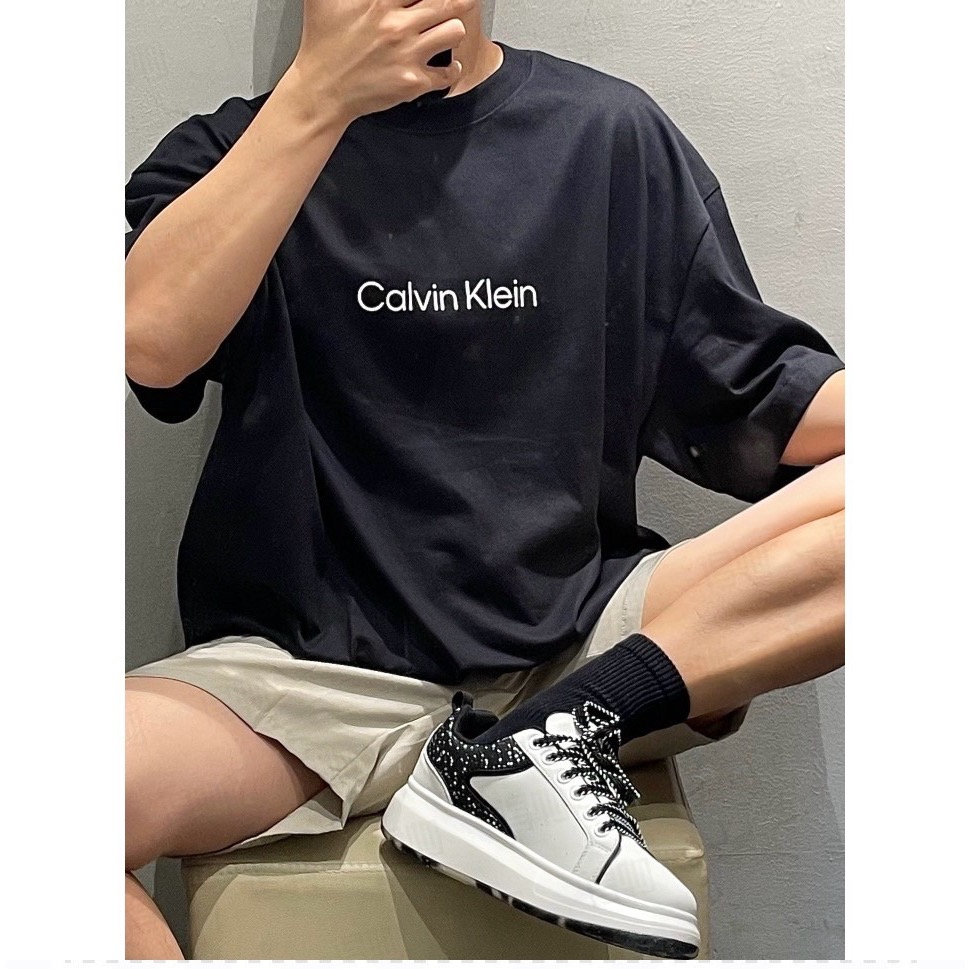 Calvin Klein  CK 純色小字母男女情侶基礎百搭款休閒圓領短袖T恤-細節圖3
