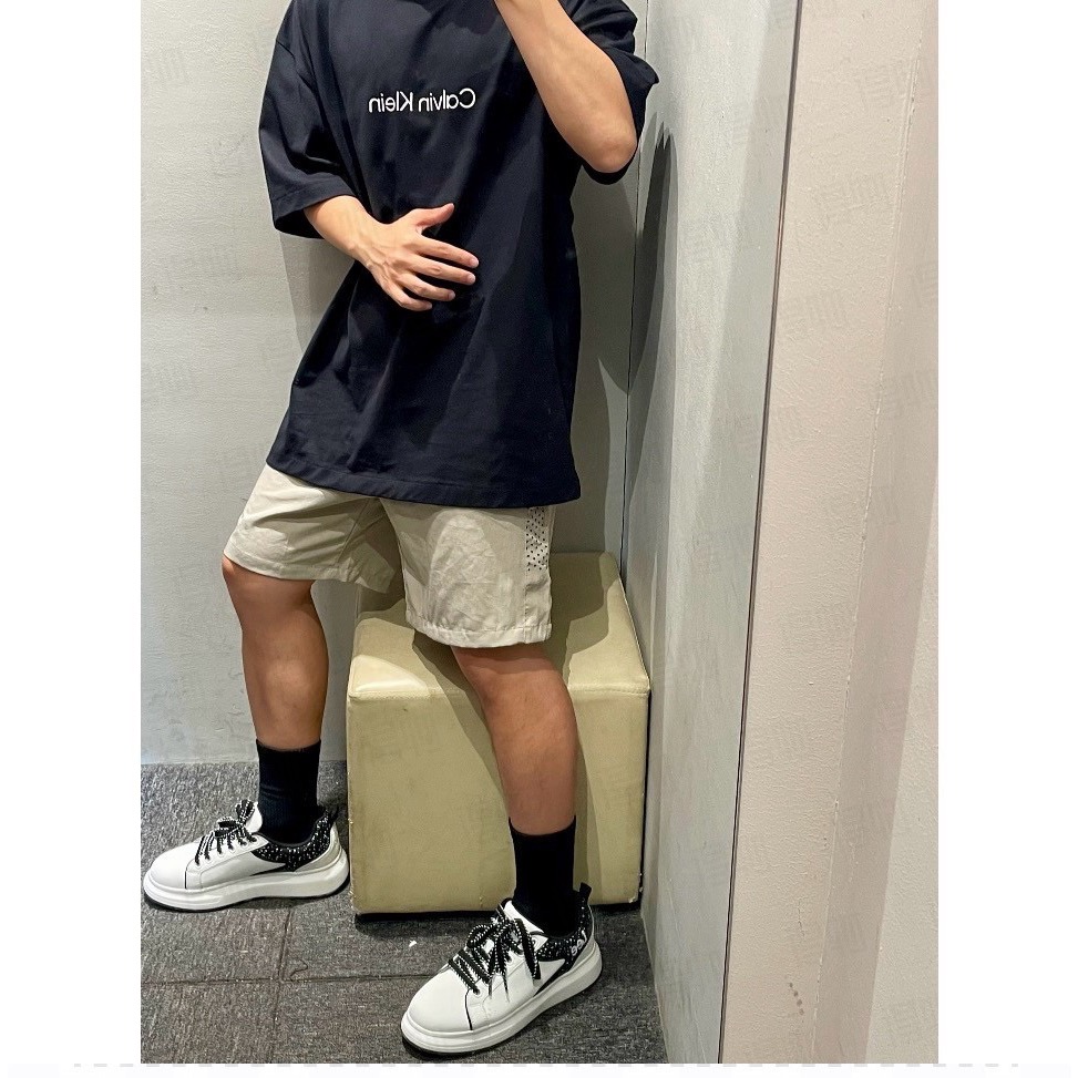 Calvin Klein  CK 純色小字母男女情侶基礎百搭款休閒圓領短袖T恤-細節圖5