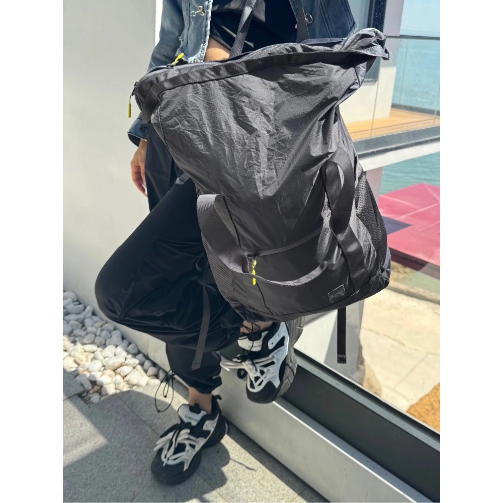 lululemon 輕裝上陣！男女款32L大容量自收納多功能雙肩包/戶外折疊背包-細節圖5