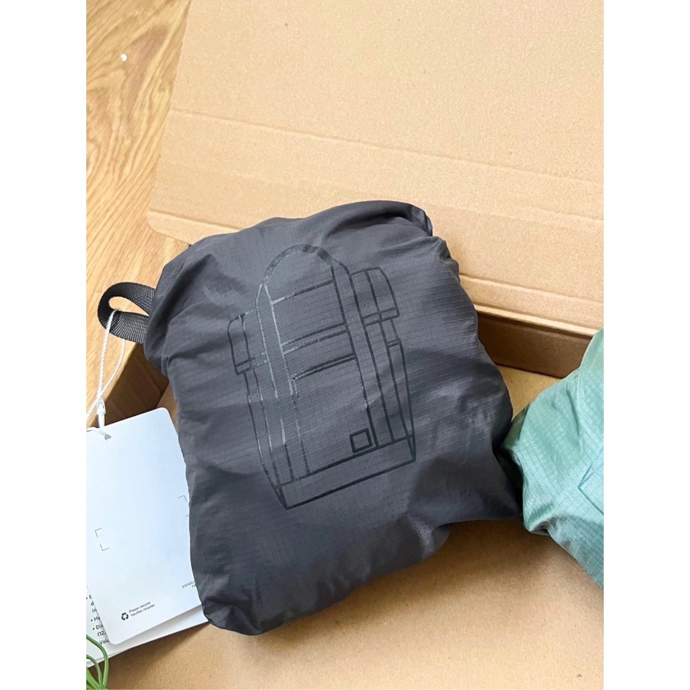 lululemon 輕裝上陣！男女款32L大容量自收納多功能雙肩包/戶外折疊背包-細節圖6