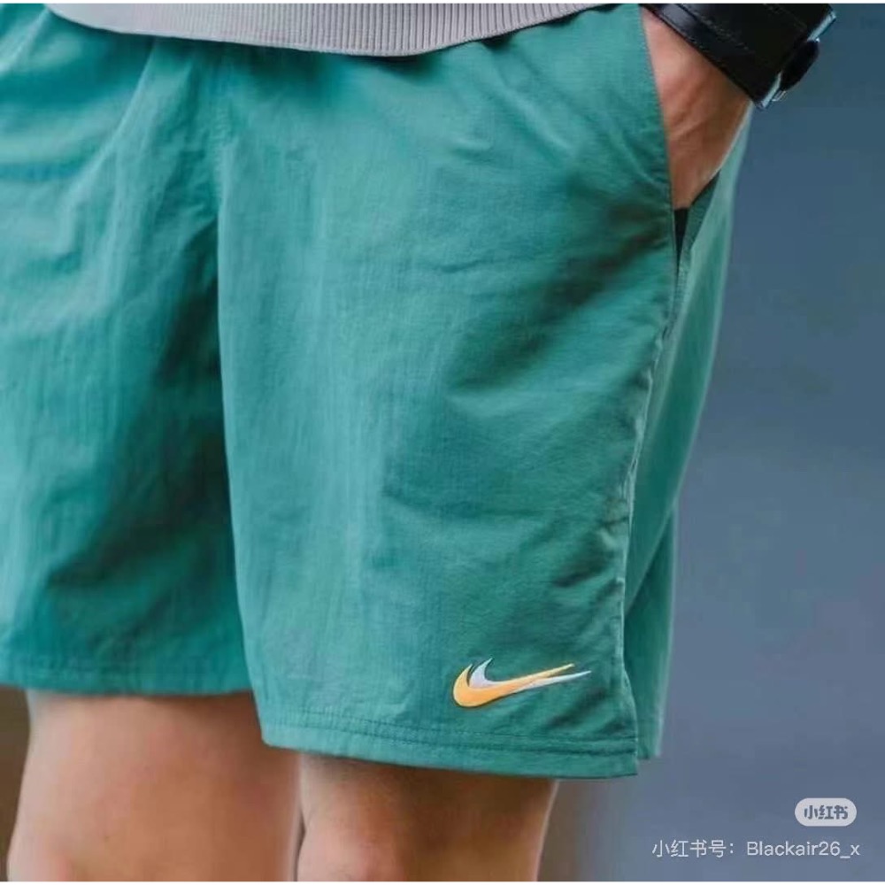 日本Nike 聯名款雙勾LOGO刺繡運動休閒短褲-細節圖3