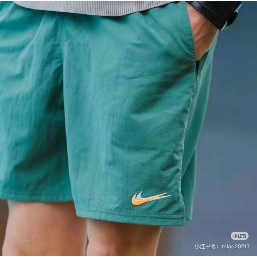 日本Nike 聯名款雙勾LOGO刺繡運動休閒短褲-細節圖4