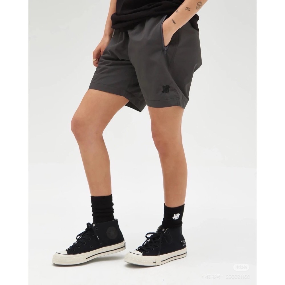 經典不敗五條槓#【基礎短褲】undefeated 經典五條槓刺繡Logo 拉鍊口袋 純色尼龍短褲 男女同款-細節圖2