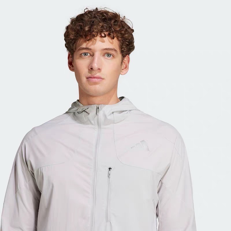 Adidas男女運動防曬連帽皮膚衣外套  手臂兩側採用阿迪經典三條槓拼接設計-細節圖7