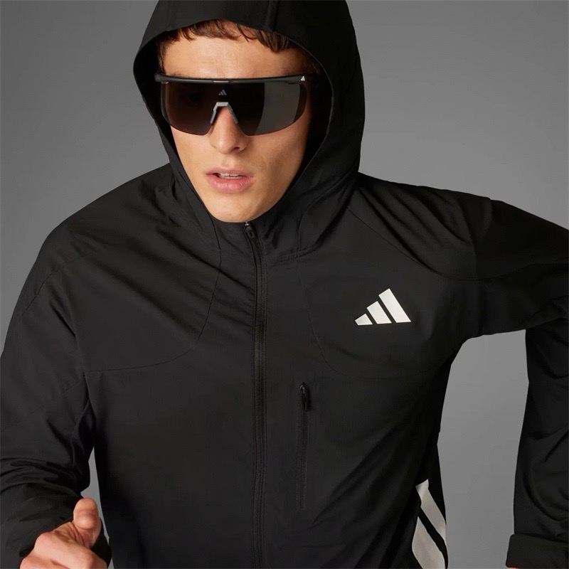 Adidas男女運動防曬連帽皮膚衣外套  手臂兩側採用阿迪經典三條槓拼接設計-細節圖8