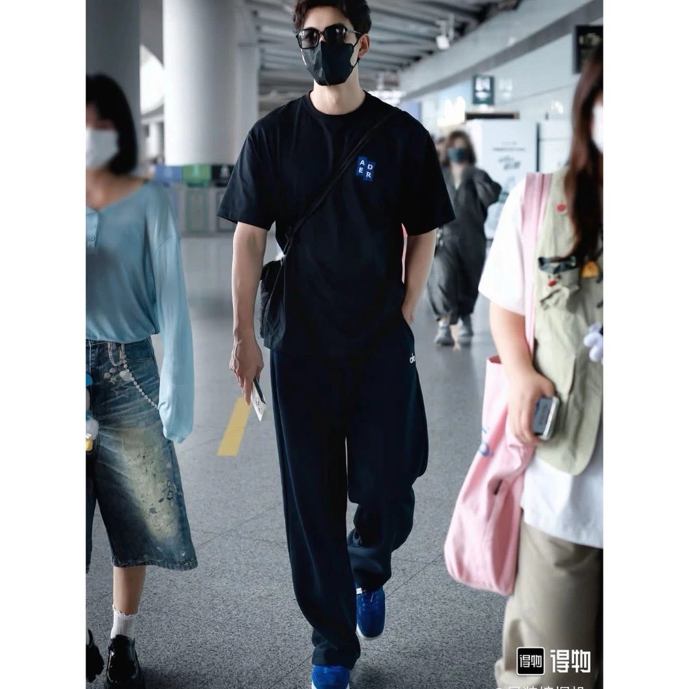 alo yoga 立體銀標Logo 純色拉絨直筒衛褲 男女同款-細節圖2