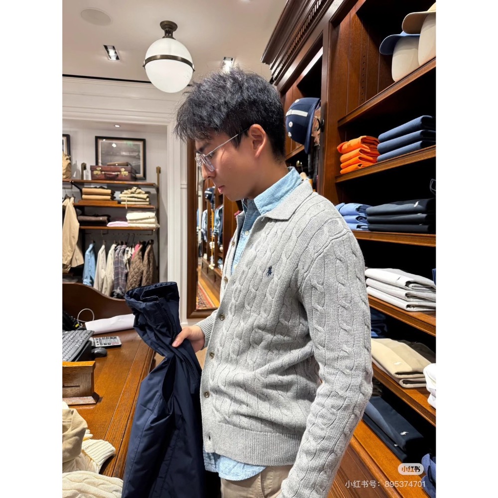 秋冬疊穿的高級#【優雅與鬆弛】ralph Lauren 小馬刺繡Logo  麻花針織 翻領紐扣開衫毛衣外套 男女同款-細節圖6