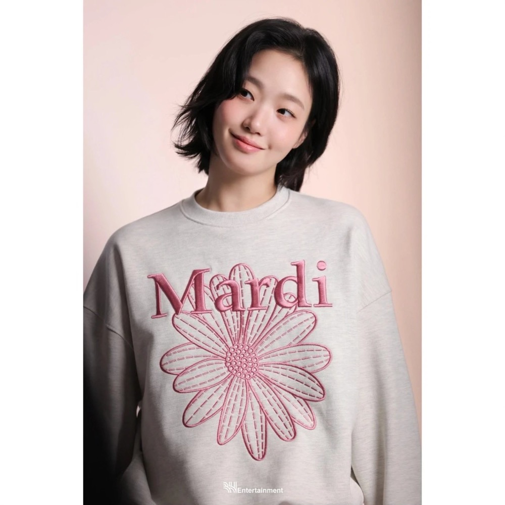 金高銀同款】小雛菊 粉色刺繡 寬松圓領加絨衛衣-細節圖3