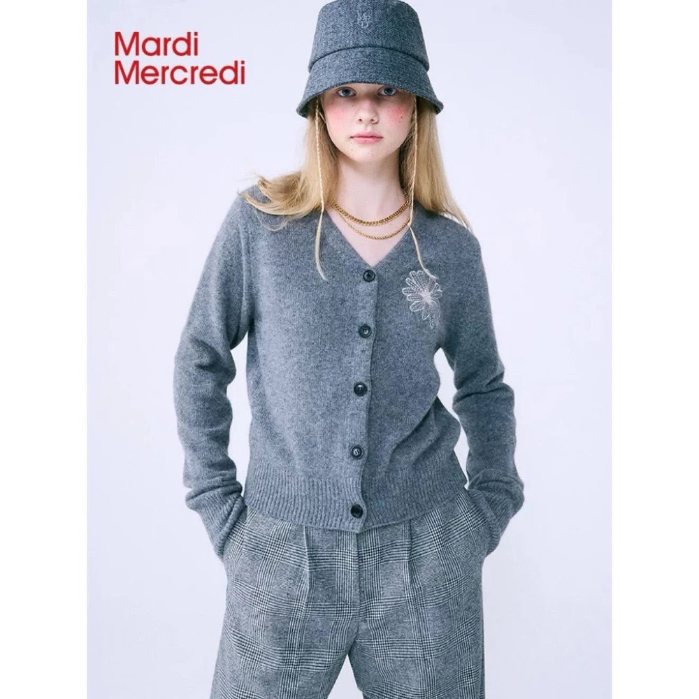 召喚女粉#【綿羊毛混紡】mardi小雛菊刺繡V領針織薄款開衫毛衣 男女同款-細節圖3