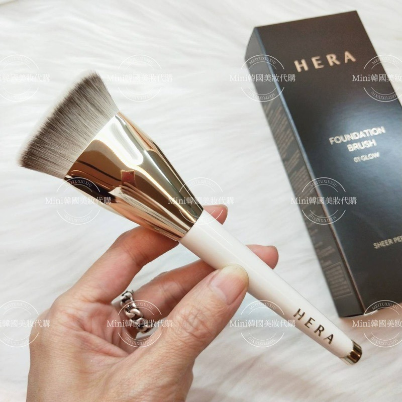 ☆mini韓國美妝代購☆ Hera 赫拉 光澤粉底刷 GLOW FOUNDATION BRUSH 扁平粉底刷-細節圖4