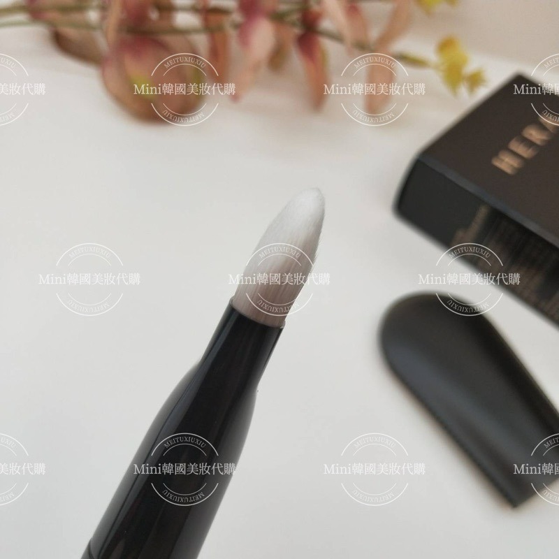 ☆mini韓國美妝代購☆ Hera 赫拉 光澤粉底刷 GLOW FOUNDATION BRUSH 扁平粉底刷-細節圖8
