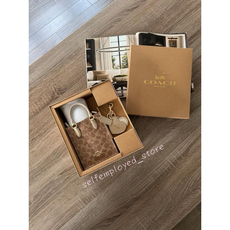 ［S.E美國代購］COACH 琴譜包禮盒組 經典老花配色 手拿包 斜背包 季節限定 送禮 限量 禮物-細節圖2