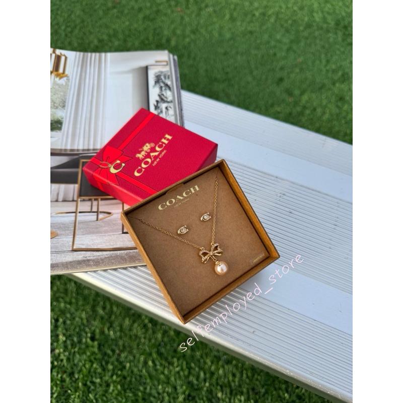 [S.E美國代購］COACH時尚飾品禮盒組 經典logo耳環+蝴蝶c字珍珠項鍊 金色 聖誕節限定禮盒 送禮-細節圖2