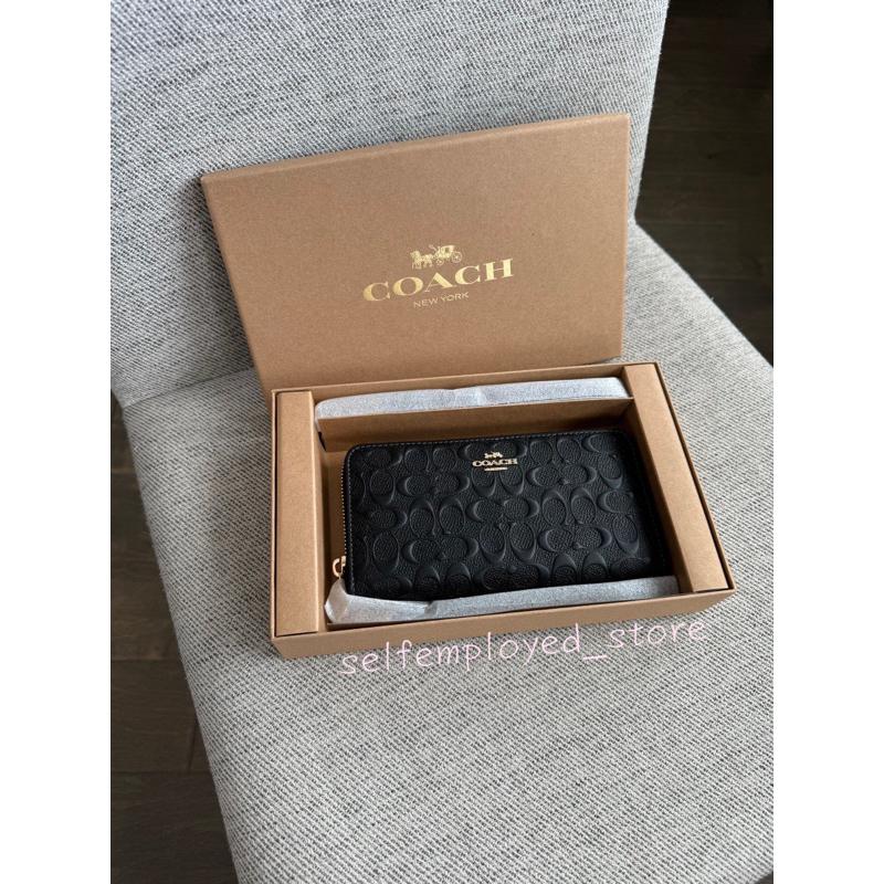 ［S.E美國代購］Coach 手掛飾長夾禮盒組（經典浮雕黑） 附贈小愛心掛飾 拉鍊長夾 長夾 限定 送禮專屬-細節圖2