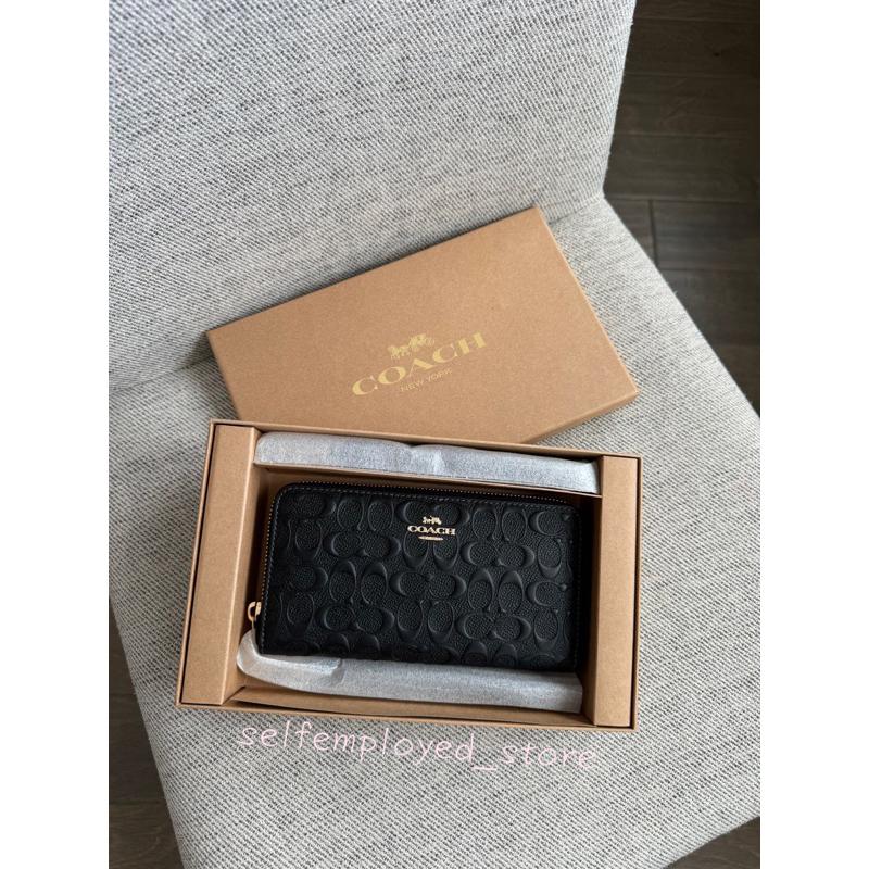 ［S.E美國代購］Coach 手掛飾長夾禮盒組（經典浮雕黑） 附贈小愛心掛飾 拉鍊長夾 長夾 限定 送禮專屬-細節圖3