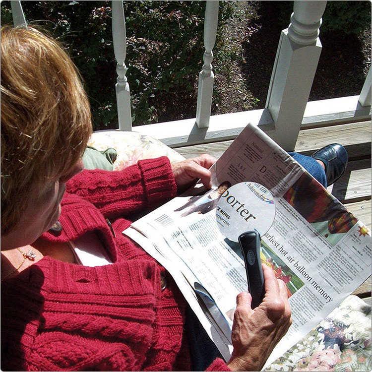 《CARSON》LED 無框好拿握放大鏡(圓) | 物品觀察 老人閱讀 年長長者 輔助視力-細節圖5