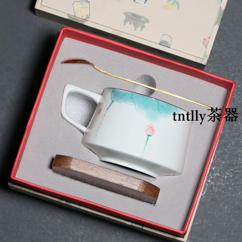 【現貨免運】手繪荷花咖啡杯陶瓷釉下彩馬克杯家用辦公杯中式水杯女禮盒裝送禮 德化茶具-細節圖9