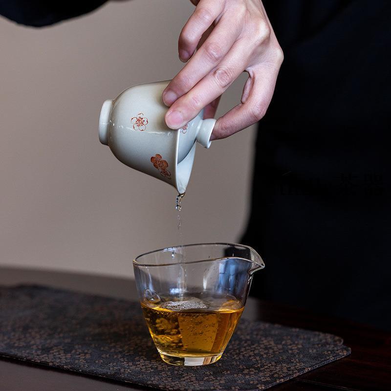 【現貨免運】草木灰手繪戀花礬紅花朵陶瓷蓋碗素凈耐看簡約素雅泡茶碗 德化茶具-細節圖3