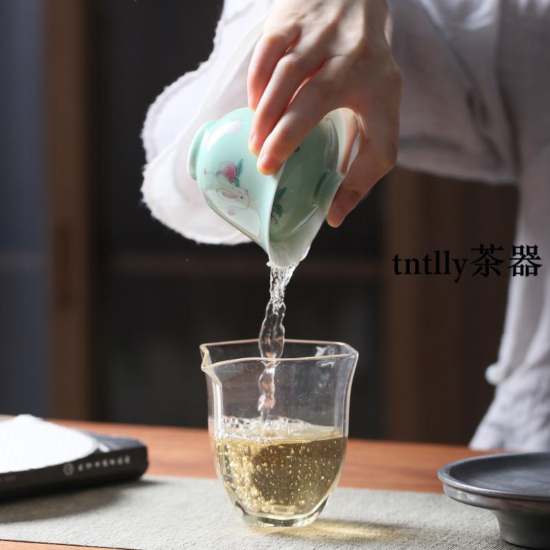 【現貨免運】青瓷全手繪蓋碗 可愛兔子吃蘿卜泡茶碗 陶瓷功夫茶具泡茶碗 德化茶具-細節圖2