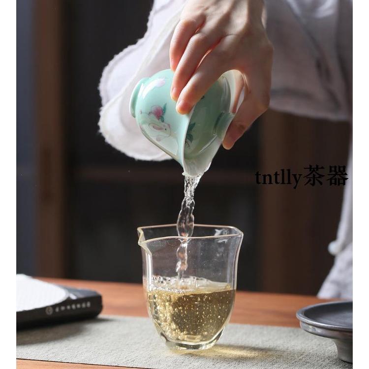 【現貨免運】青瓷全手繪蓋碗 可愛兔子吃蘿卜泡茶碗 陶瓷功夫茶具泡茶碗 德化茶具-細節圖9