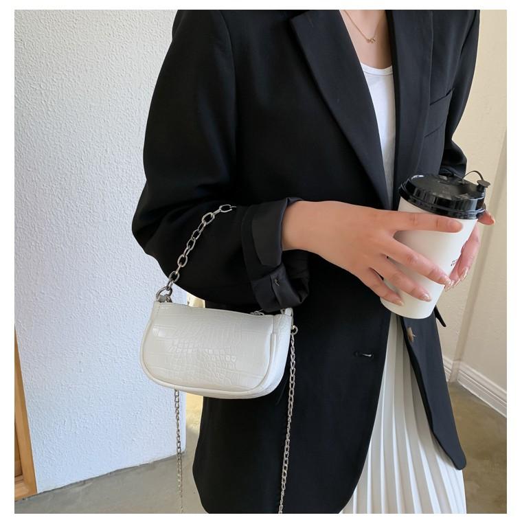 ins超火小包包 新款潮百搭鏈條小方包 韓版單肩chic鏈條斜挎包 斜背包 側背包 單肩包 外出小包包-細節圖4