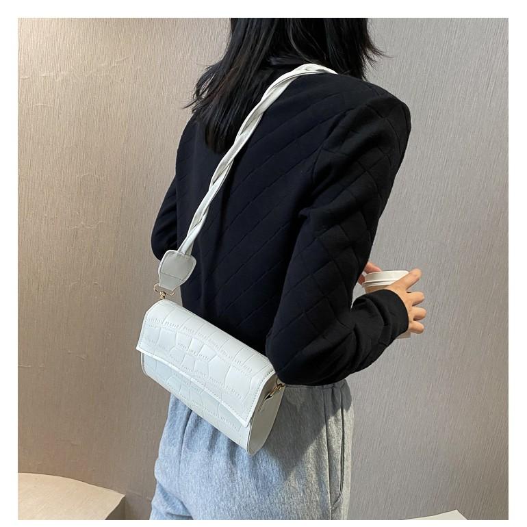 chic包包 鱷魚紋小方包 腋下包 手機包 法棍包 百搭單肩包  斜挎包 側肩包 外出小方包 xm8629-細節圖4