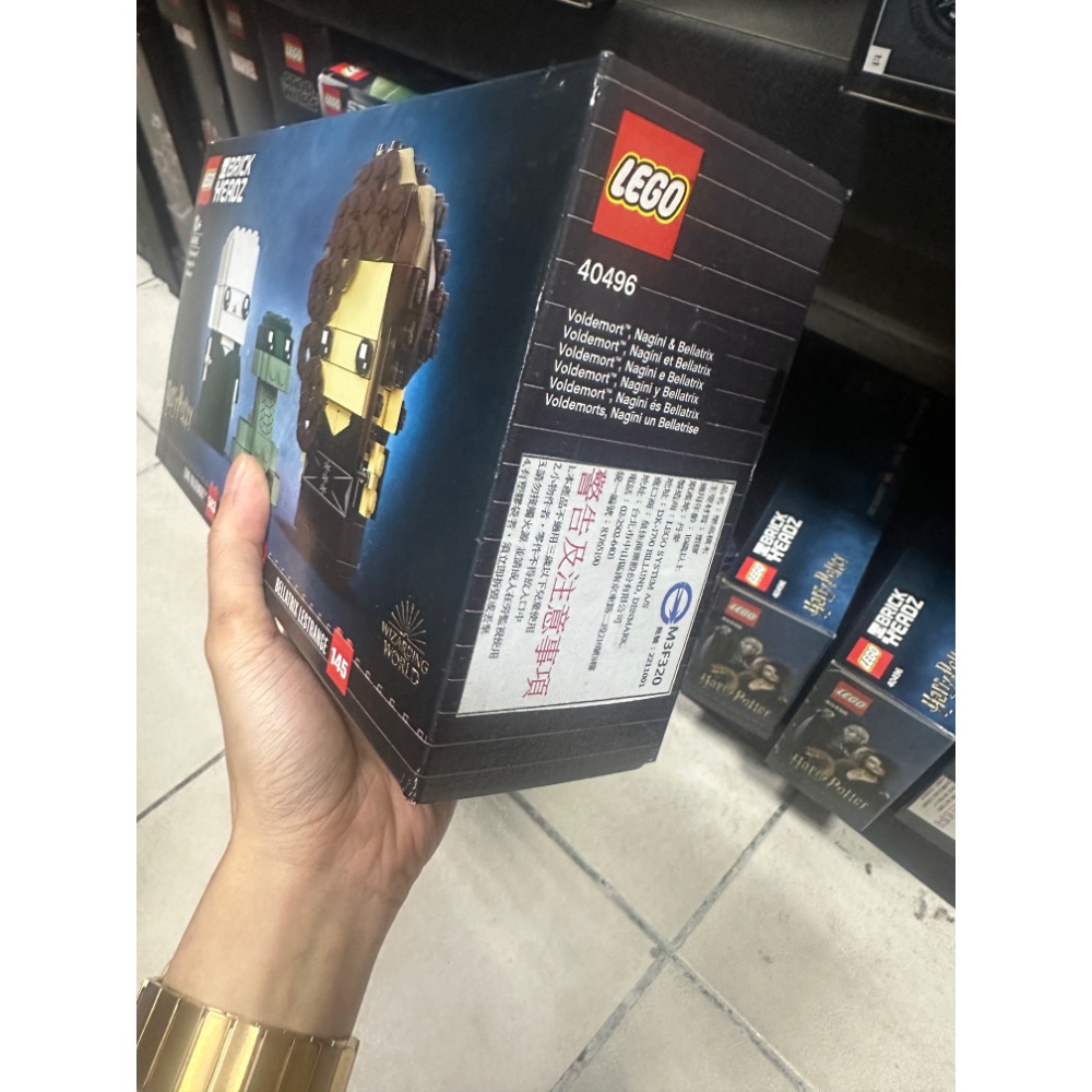 《屁桃柑仔店》現貨LEGO佛地魔、巨蛇娜吉妮與貝拉雷斯壯 -哈利波特大頭系列-規格圖1