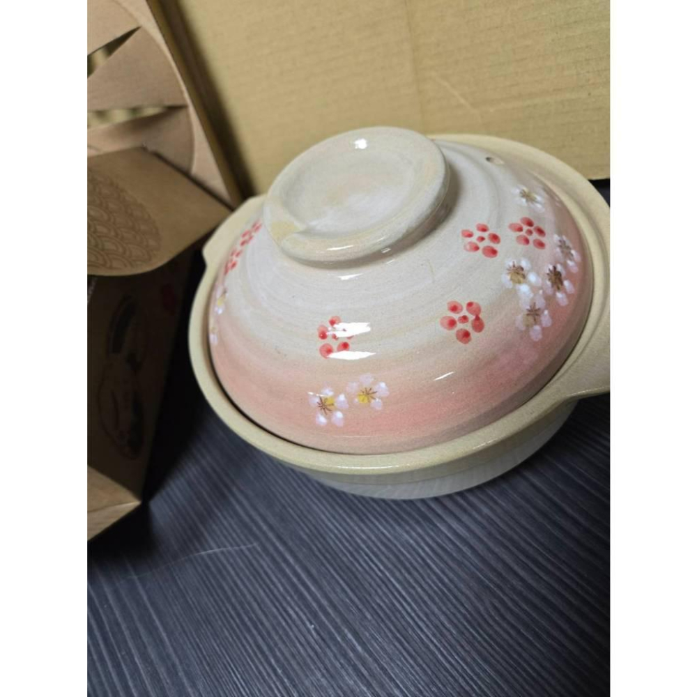 【現貨】松村窯 日式花繪砂鍋7.5吋紅梅款 1公升容量 砂鍋 陶鍋 雙耳鍋 湯鍋 鍋具 耐高溫-細節圖6