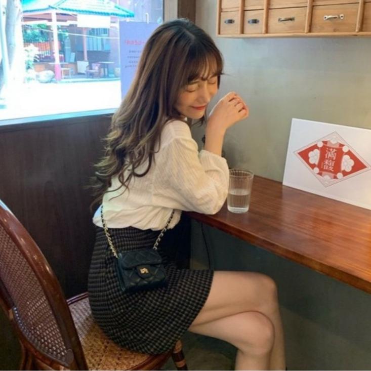 ✨台灣現貨✨薄款 V領 減齡 縷空鉤花 拼接襯衫 氣質襯衫 女生衣著-細節圖7