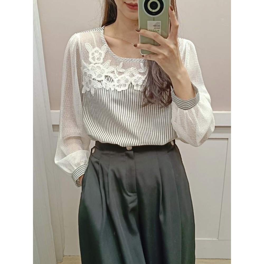 ✨現貨✨氣質蕾絲 直條 麻料 格子網袖上衣 女生衣著 批發-細節圖2