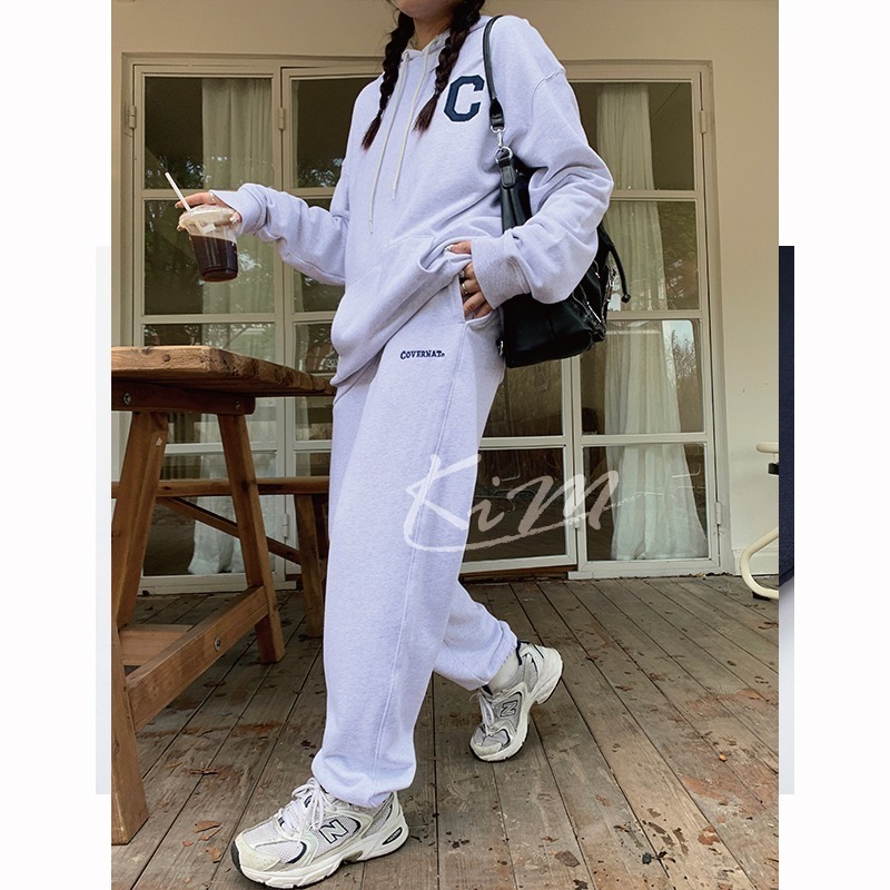 韓國Covernat 字母刺繡休閒棉褲 美式休閒風 任意混合搭配 上身超讚 男女同款 休閒長褲 棉褲 長褲-細節圖4