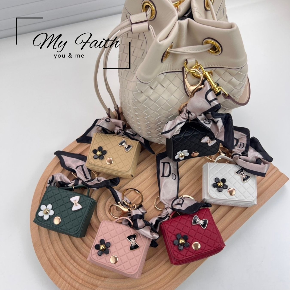 【MY FAITH】小香風耳機袋可愛吊飾鑰匙圈 裝飾包包 送禮 閨密同款 汽車鑰匙圈 零錢包 多功能 手機吊飾 耳機包-細節圖3