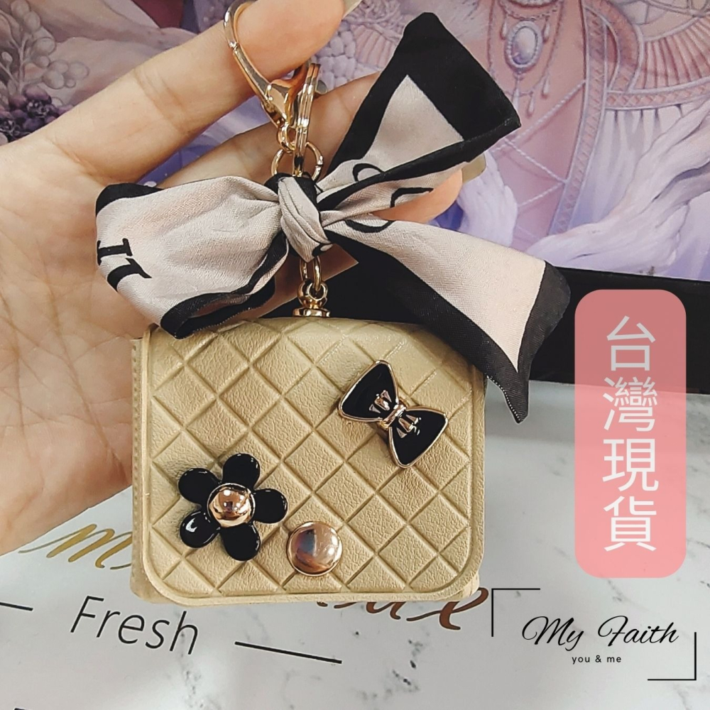 【MY FAITH】小香風耳機袋可愛吊飾鑰匙圈 裝飾包包 送禮 閨密同款 汽車鑰匙圈 零錢包 多功能 手機吊飾 耳機包-細節圖9