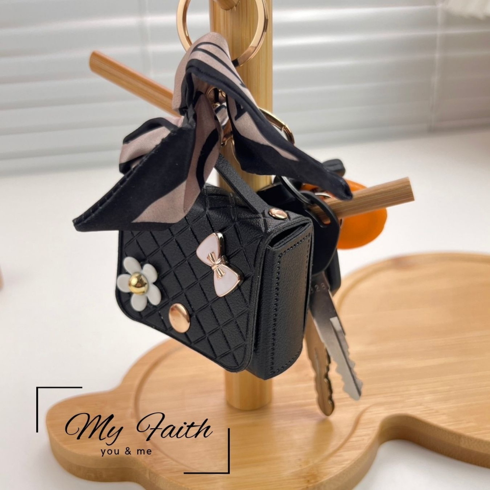 【MY FAITH】小香風耳機袋可愛吊飾鑰匙圈 裝飾包包 送禮 閨密同款 汽車鑰匙圈 零錢包 多功能 手機吊飾 耳機包-細節圖10