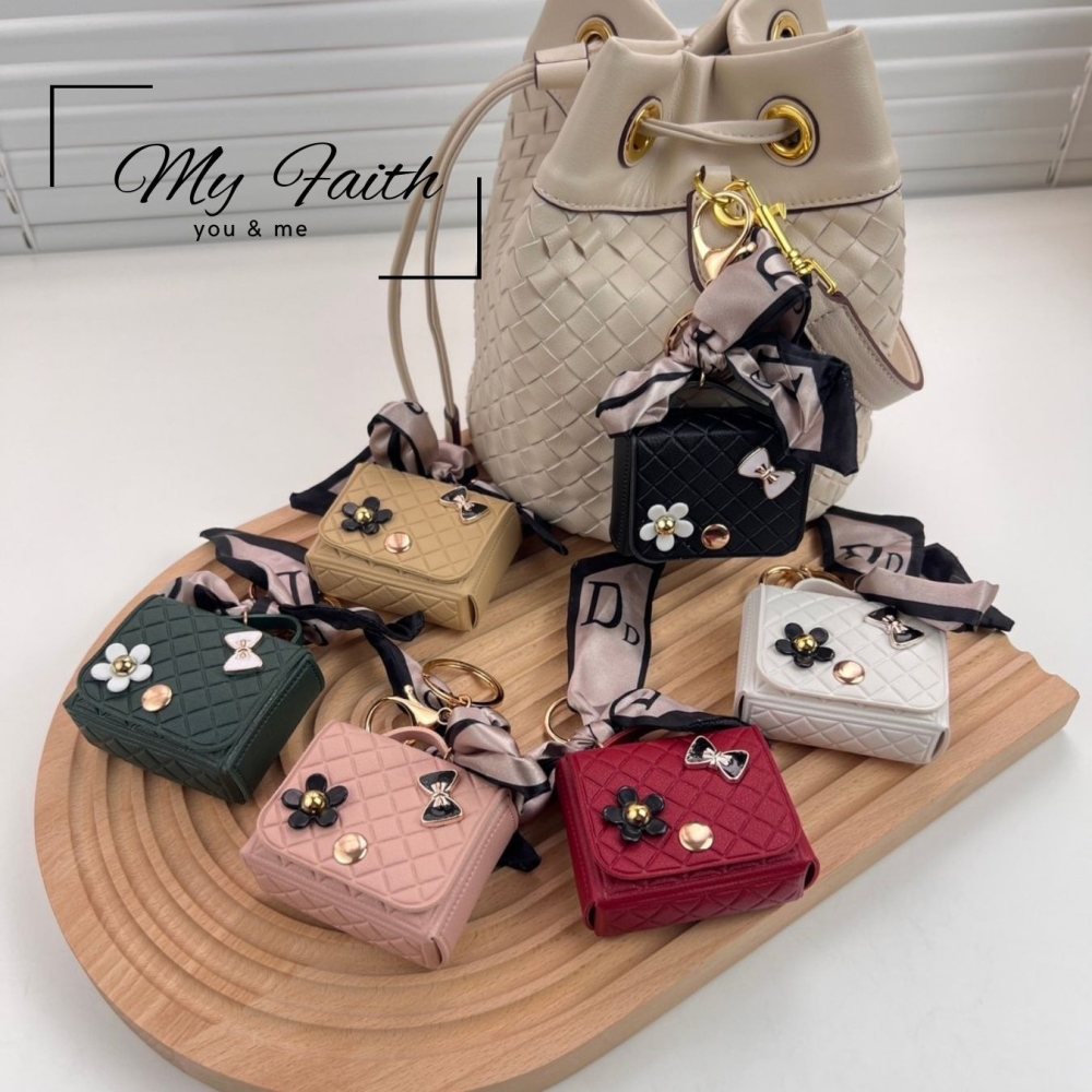 【MY FAITH】小香風耳機袋可愛吊飾鑰匙圈 裝飾包包 送禮 閨密同款 汽車鑰匙圈 零錢包 多功能 手機吊飾 耳機包-細節圖11