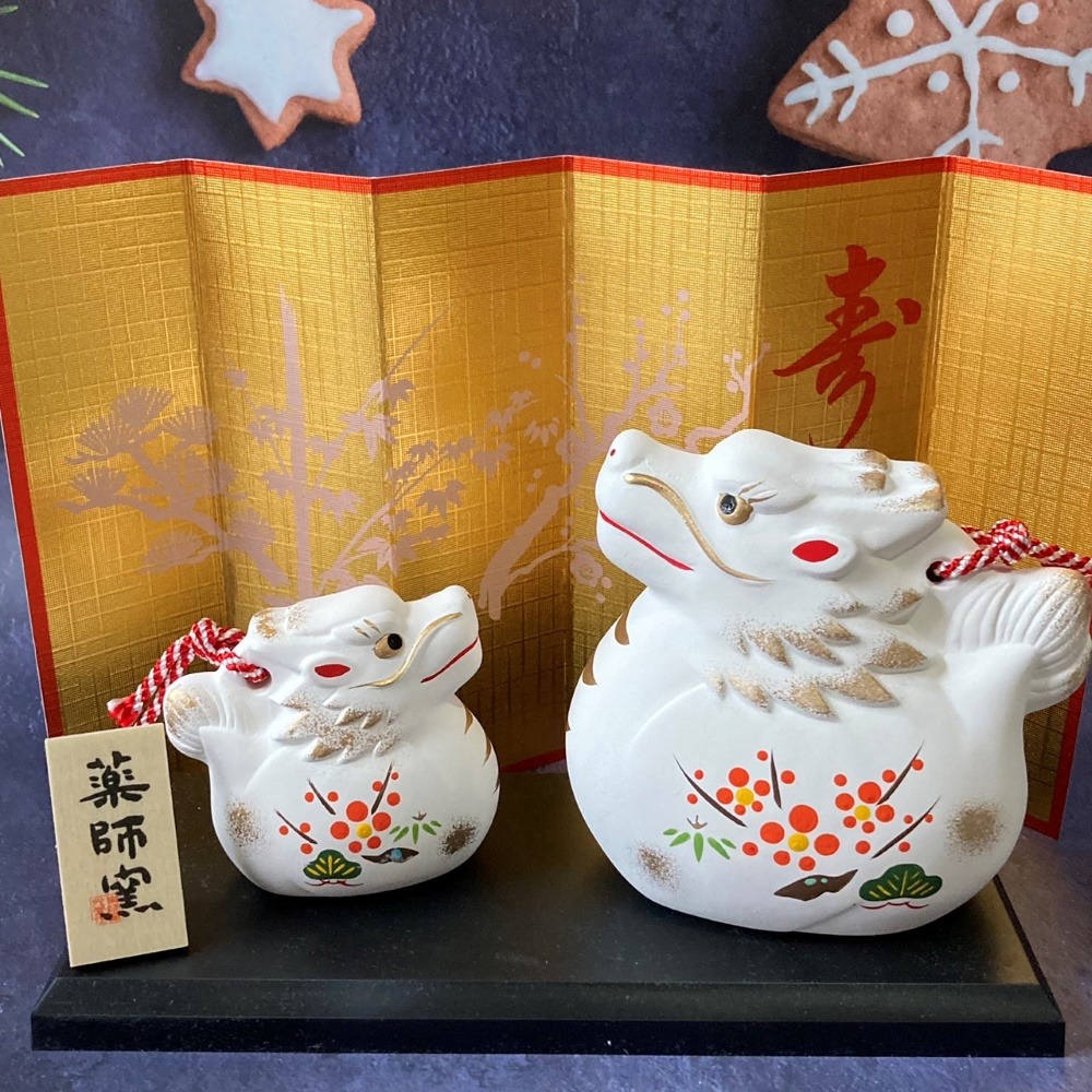 小仔的玩具窩★緣起物「現貨」藥師窯 辰年 龍  錦彩 招福寿々辰（土鈴・親子） 生肖擺飾 送禮 新春開運 松竹梅 陶製-細節圖3
