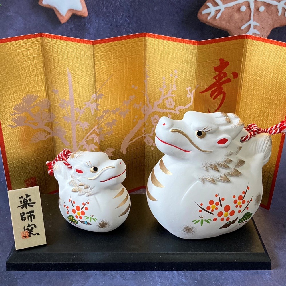 小仔的玩具窩★緣起物「現貨」藥師窯 辰年 龍  錦彩 招福寿々辰（土鈴・親子） 生肖擺飾 送禮 新春開運 松竹梅 陶製-細節圖4