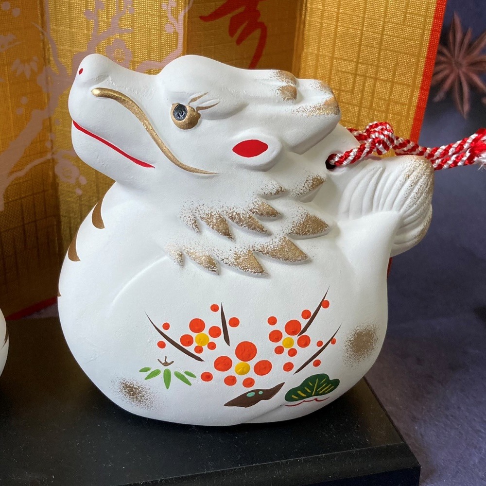 小仔的玩具窩★緣起物「現貨」藥師窯 辰年 龍  錦彩 招福寿々辰（土鈴・親子） 生肖擺飾 送禮 新春開運 松竹梅 陶製-細節圖7